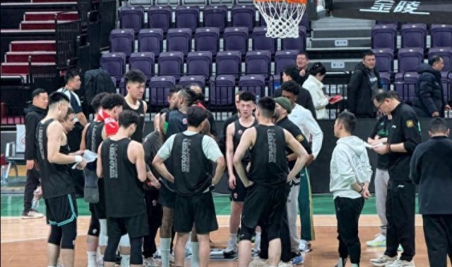 开云下载-首秀15分！辽篮新外援合格，赵继伟有两帮手，杨鸣回归有1个障碍